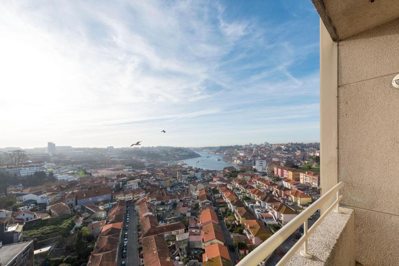 Lovelystay - 1Br Flat With Stunning Views Over Porto Vila Nova de Gaia Kültér fotó